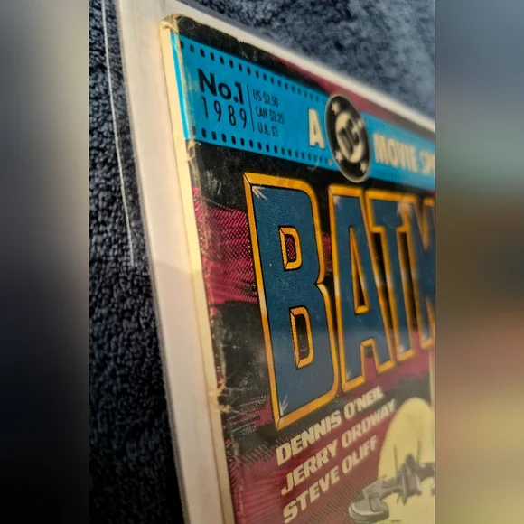 Batman Comic Book - Picture 3 of 6